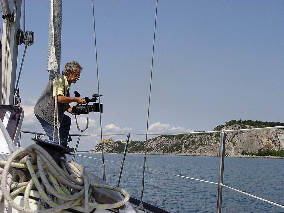 7 - Trieste: P. Farina durante le riprese di “L’acqua e la pietra” (foto M. Fogliarini, 2007)