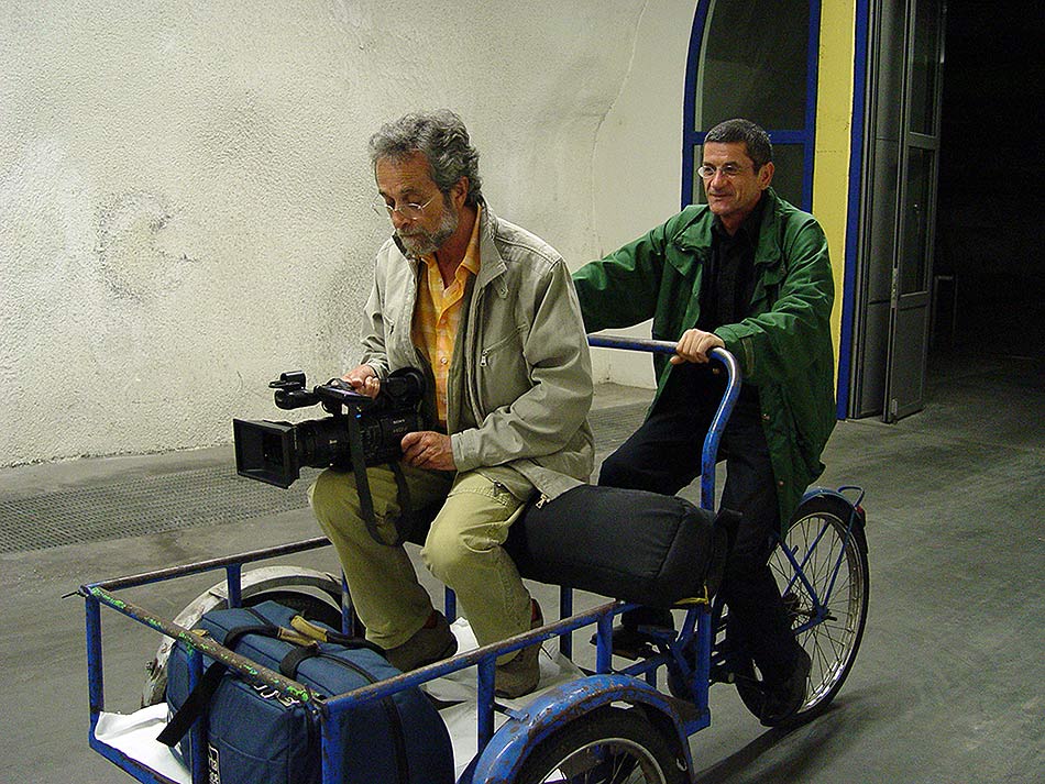 8 - Val Pusteria: P. Farina durante le riprese di “Dove la natura comanda” (foto M. Fogliarini, 2007)